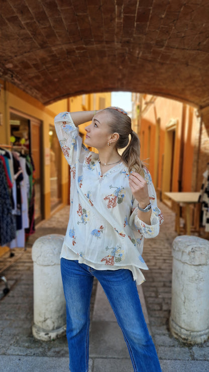 Blusa con ricami floreali
