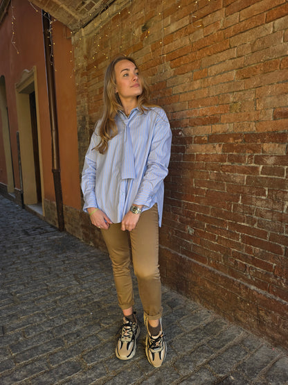 Camicia con cravattino removibile
