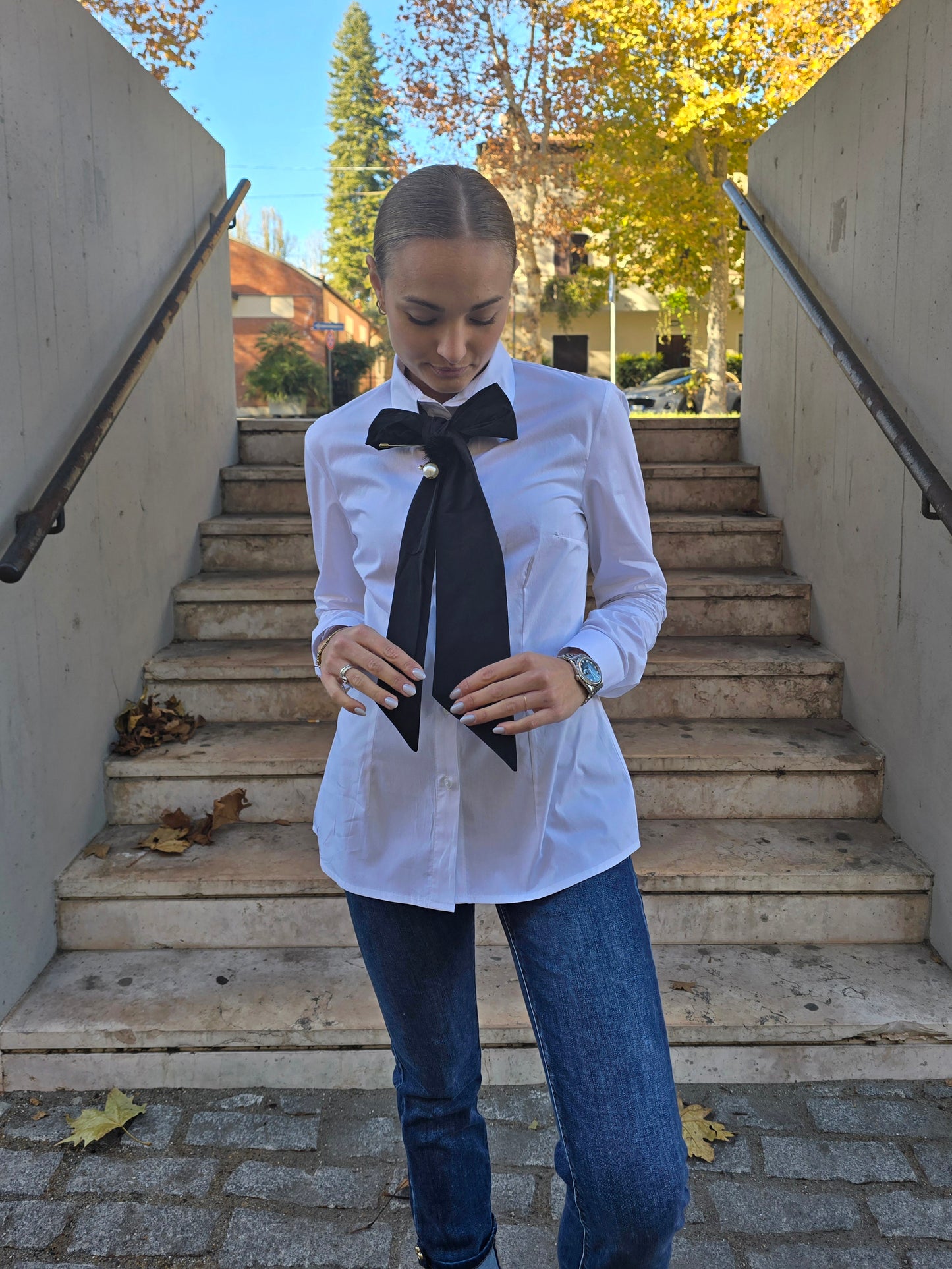 Camicia bianca con cravatta