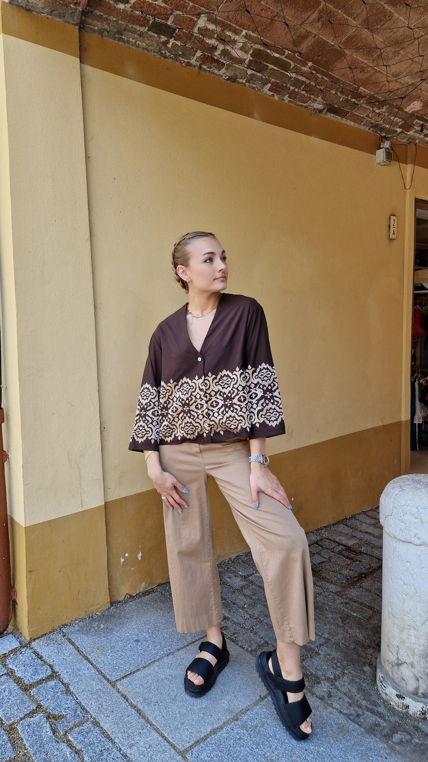 Camicia 100% cotone con dettagli oro