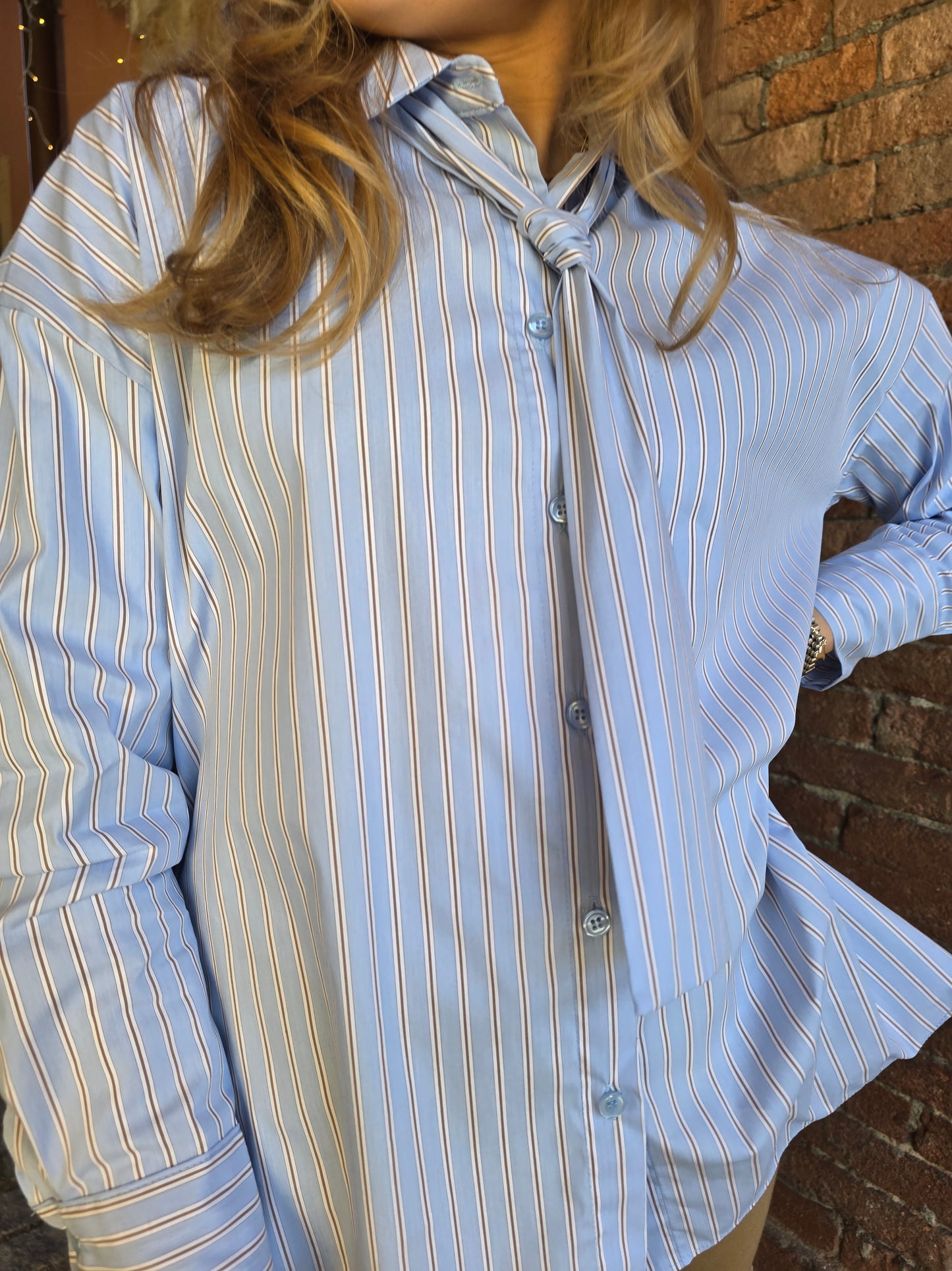 Camicia con cravattino removibile