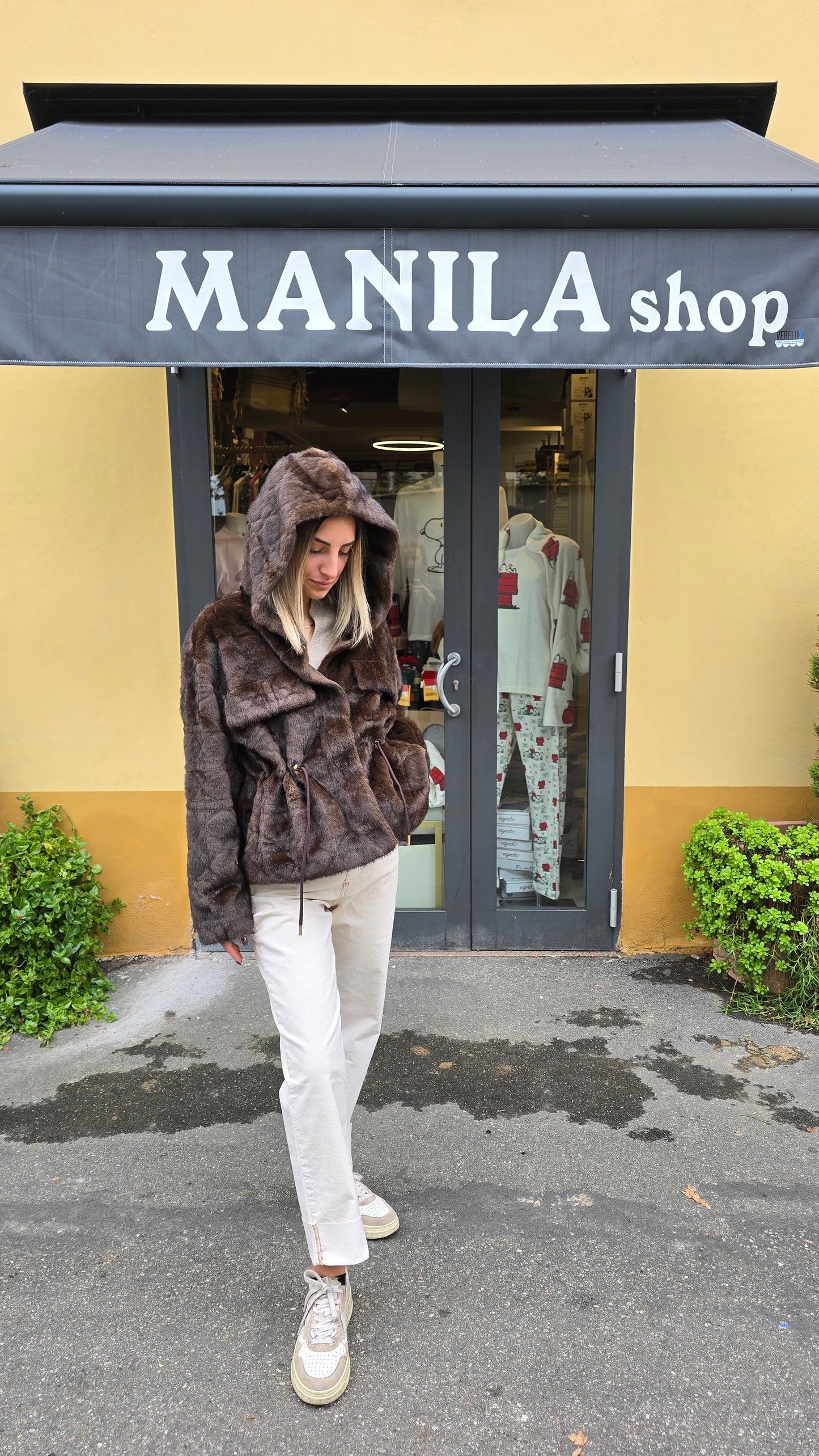 Bomber in ecopelliccia con cappuccio