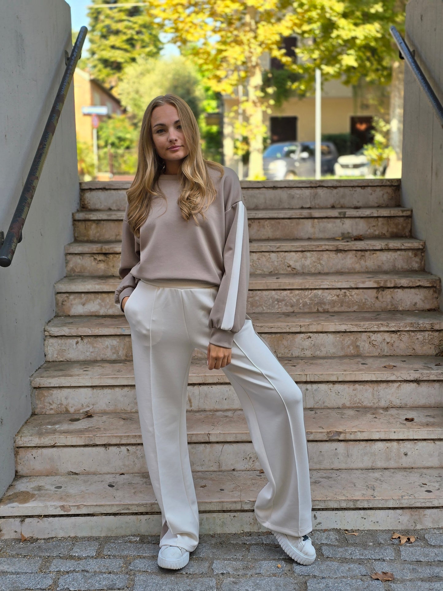 Pantalone a palazzo in viscosa con elastico in vita