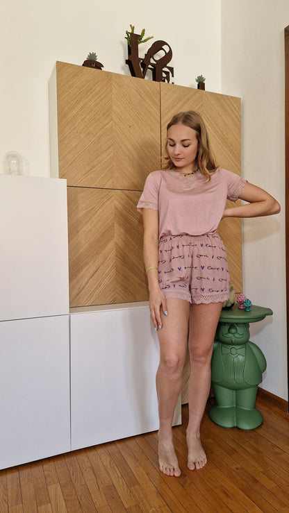 Pigiama manica corta e pantaloni corti rosa con scritta LOVE