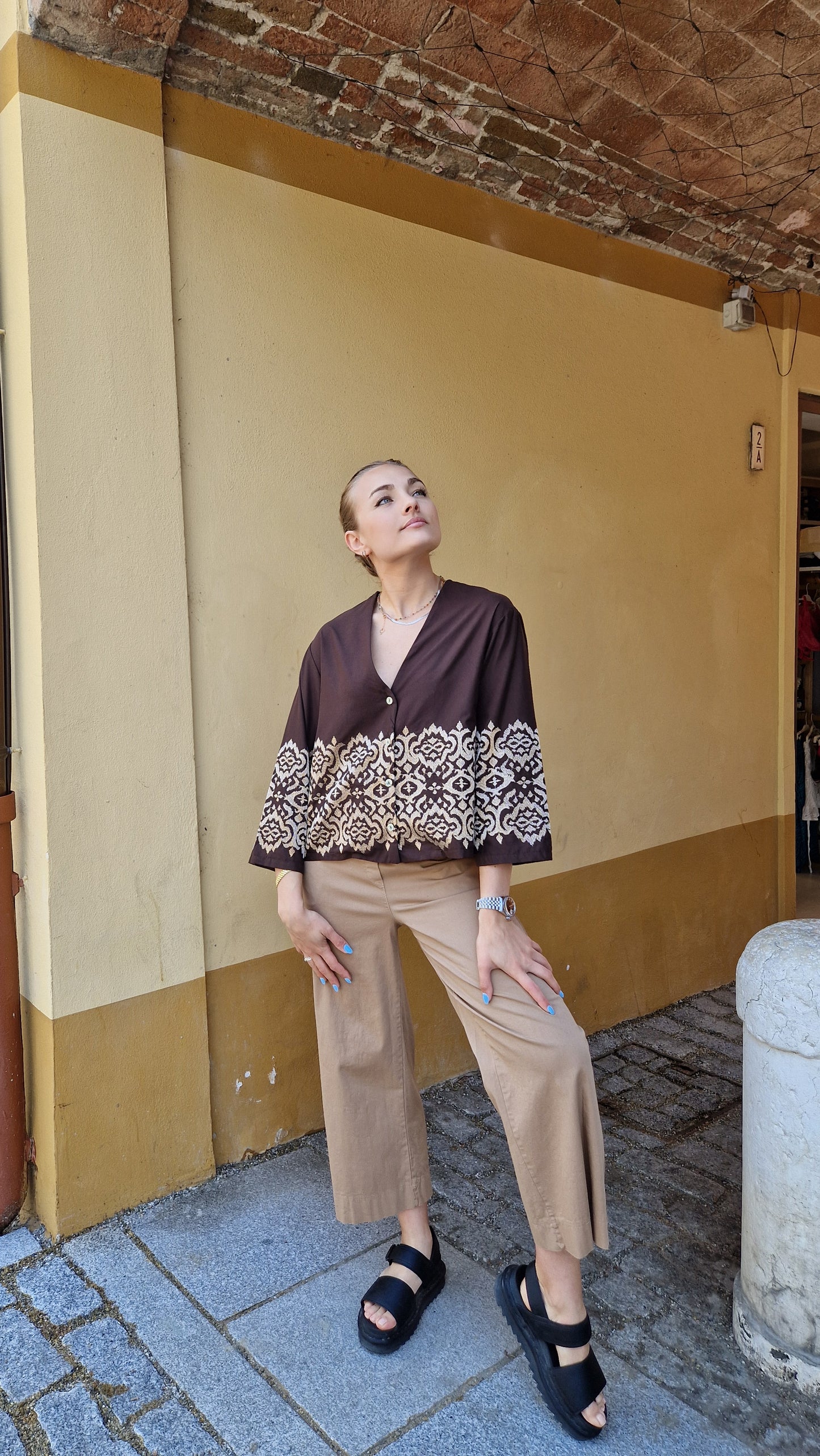Camicia 100% cotone con dettagli oro