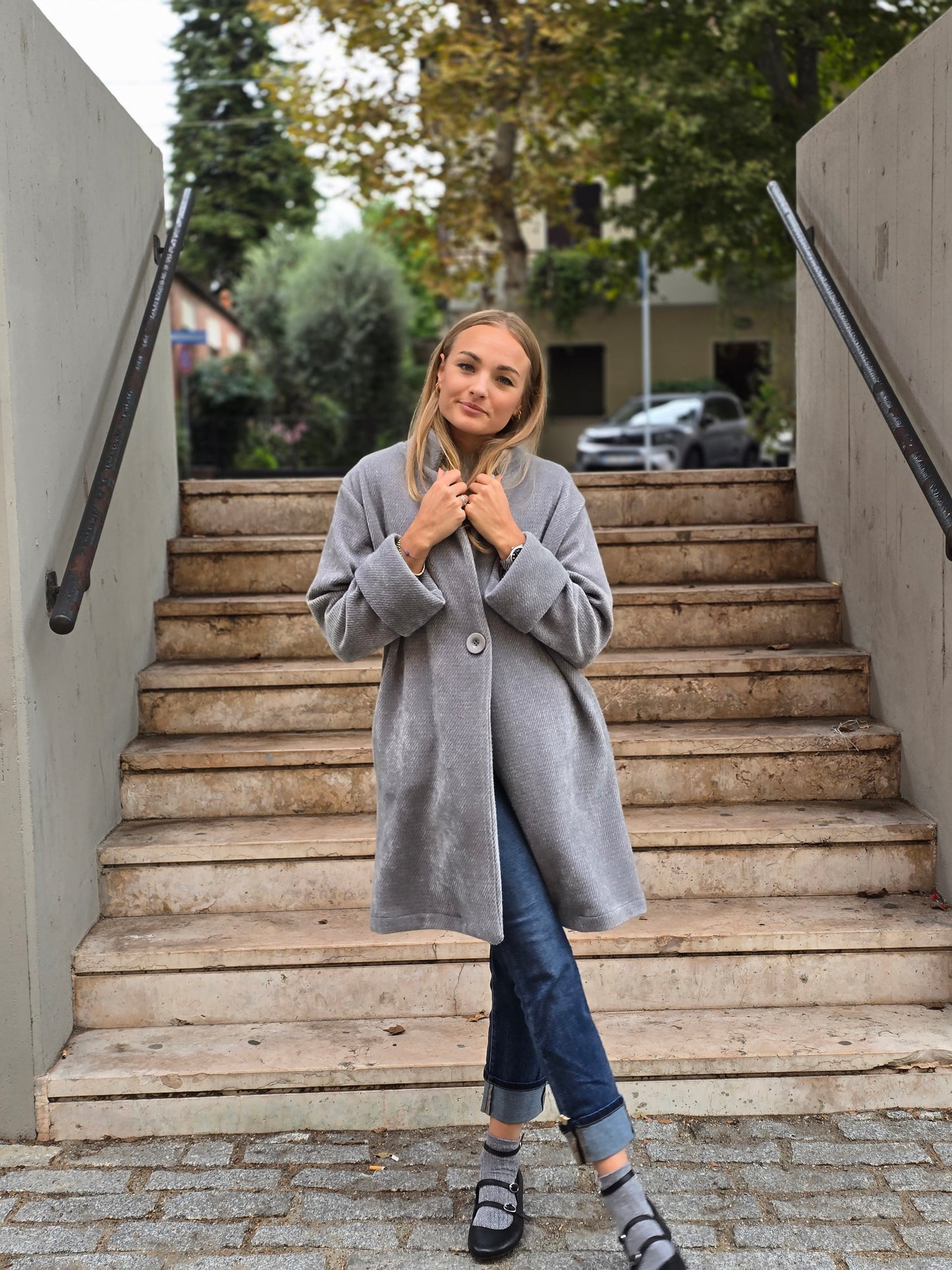 Cappotto grigio con filo in lurex all'interno Made in Italy