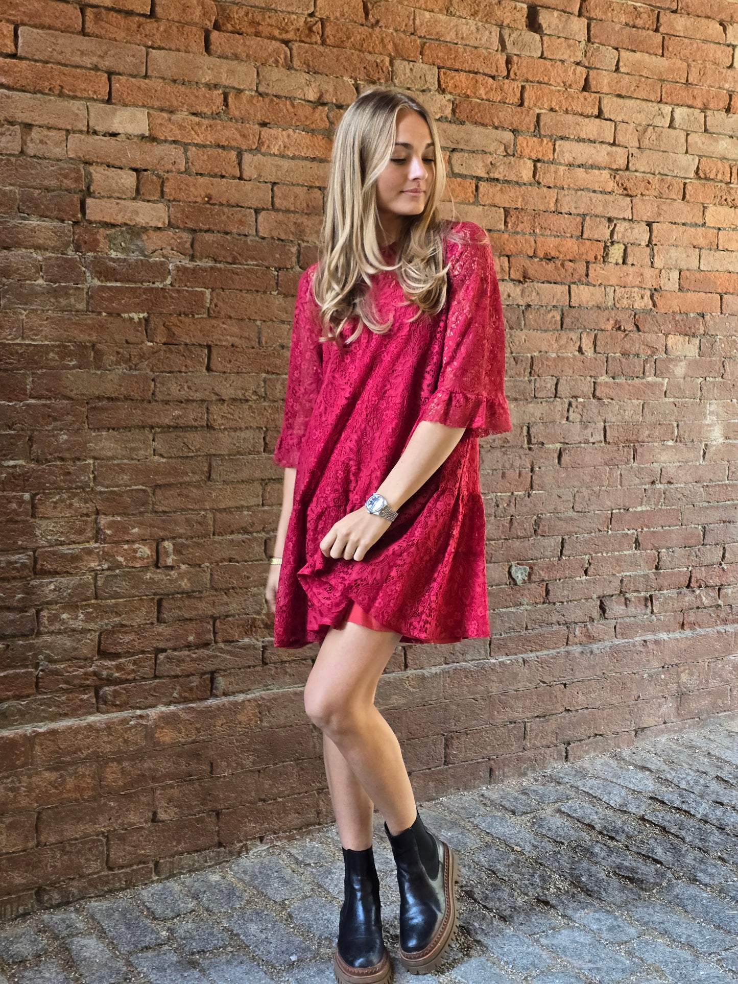 Abito in pizzo con sottoveste