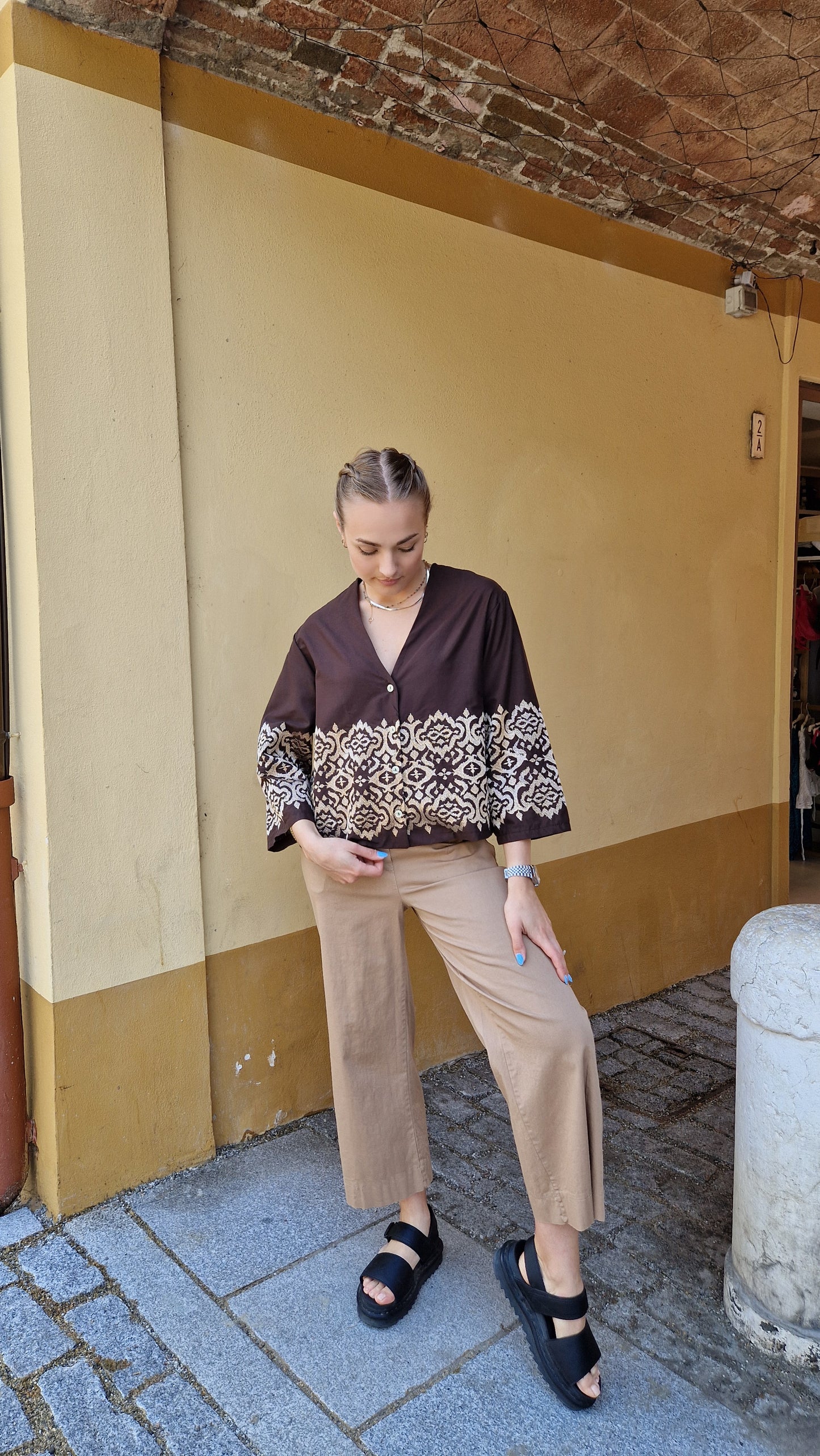 Camicia 100% cotone con dettagli oro
