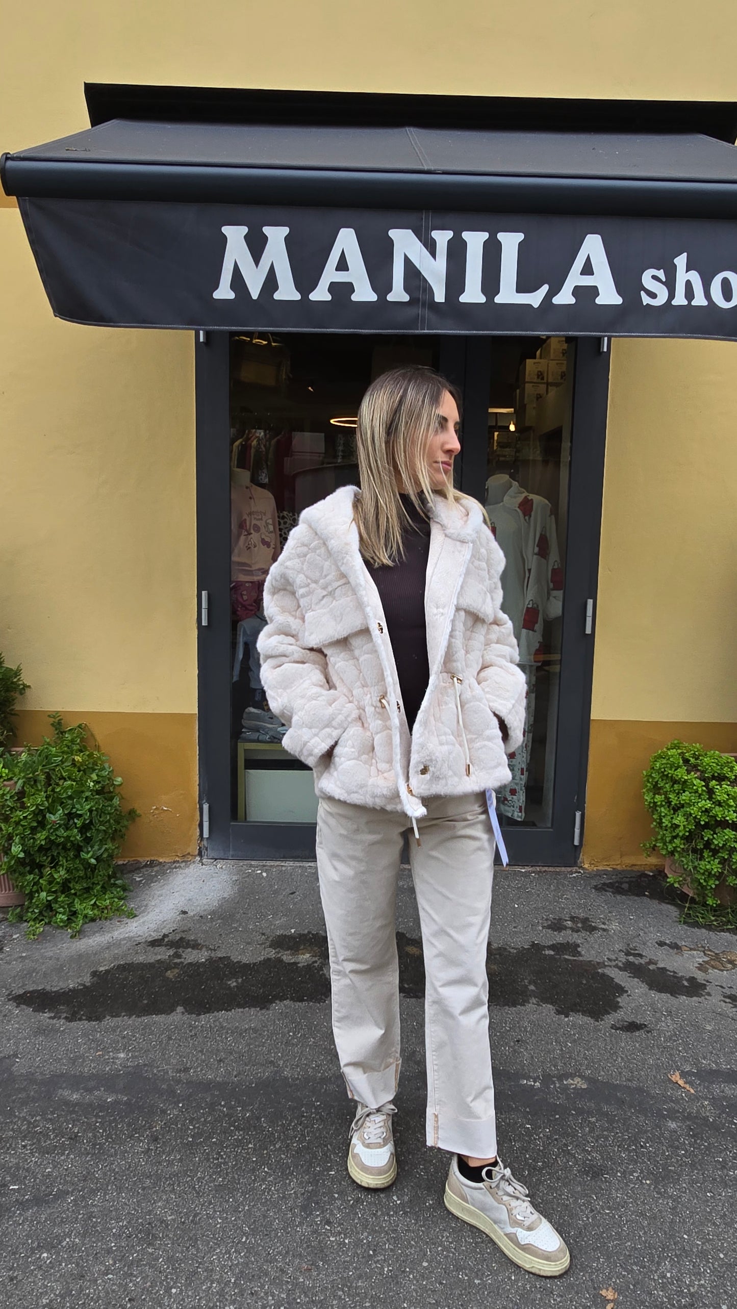 Bomber in ecopelliccia con cappuccio