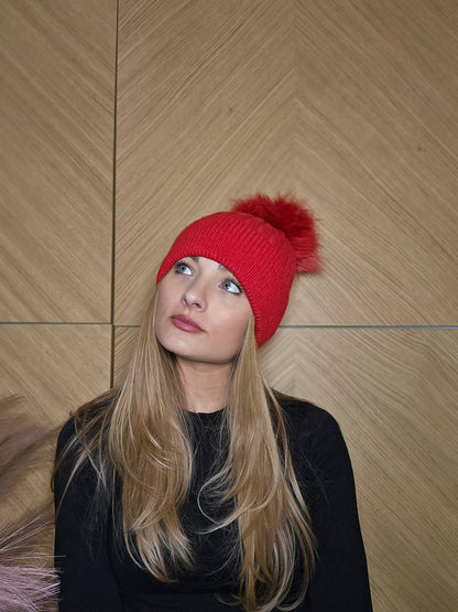Cappello a costina con pon pon