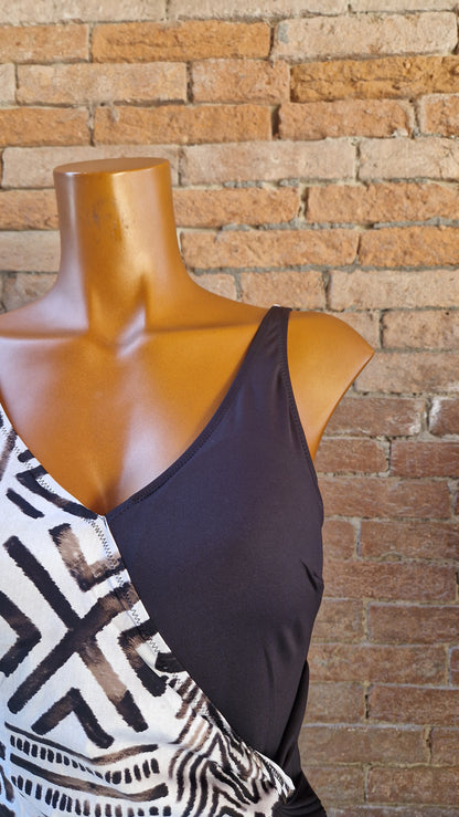 Costume intero con coppe Made in Italy nero con incrocio sulla vita