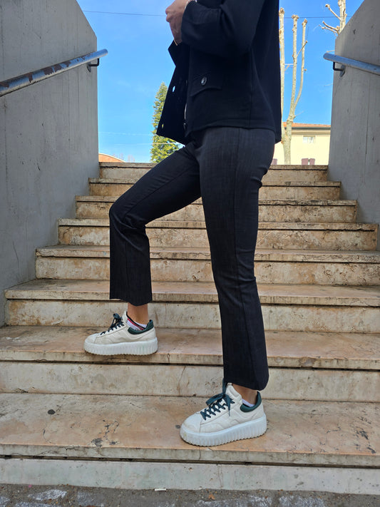 Pantalone con elastico in vita in jersey di viscosa a trombetta